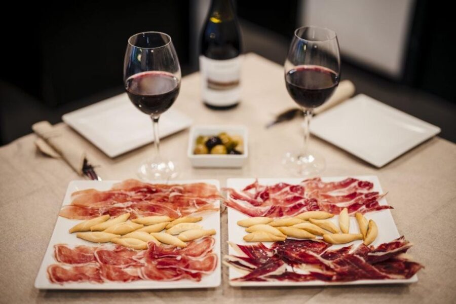 Seville: Tasting, History, Market visit and Tapas Tour - Why the guide and small group matter