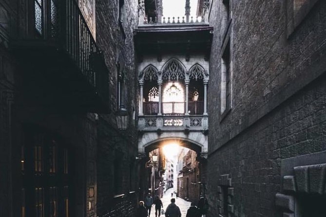Small Group Barcelona Walking Tour, Flamenco Show & Tapas Dinner - Starting at Plaça de Catalunya at 6:30 pm
