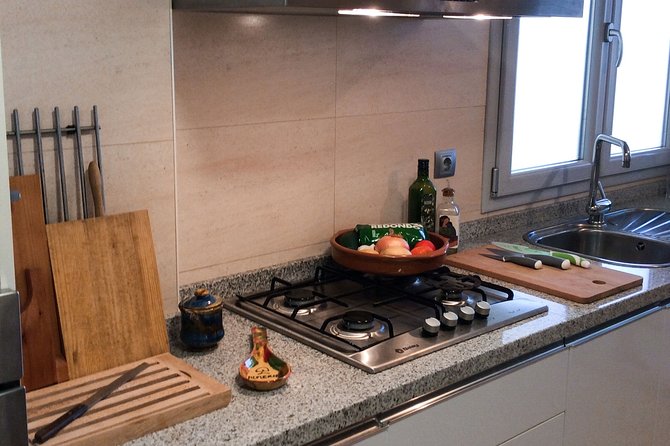 Spanish Paella Private Online Cooking Class - What makes Juan’s teaching style appealing