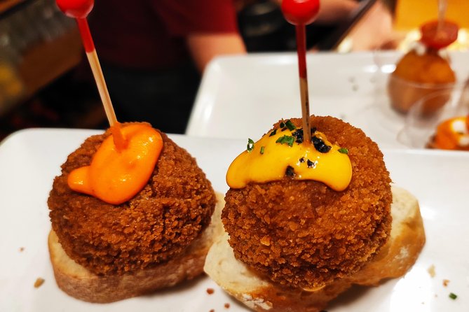 Spanish Wine and Tapas Tour in a Local Neighborhood in Barcelona - Guides make the difference