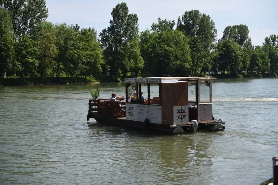 Stuttgart: Exklusive Floßboote Finne & Fischle - A relaxed way to see Stuttgart from the Neckar