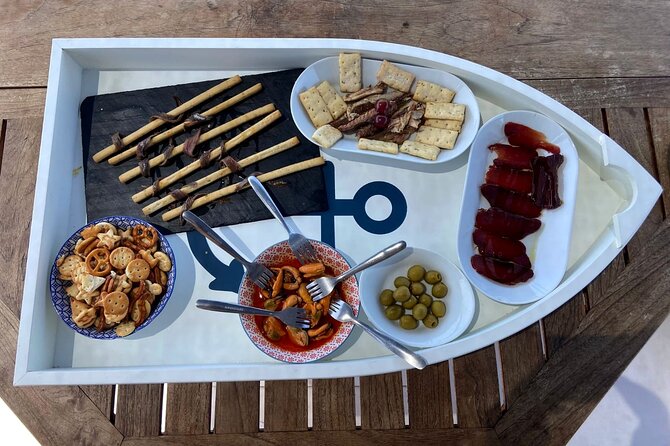 Sunset Boattrip + Tapa + Cava - What makes the small group worthwhile