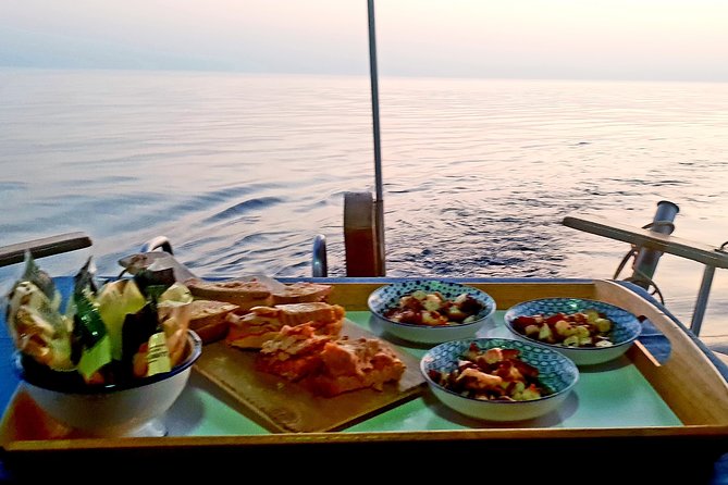 Sunset Boattrip + Tapa + Cava - Who will enjoy this most