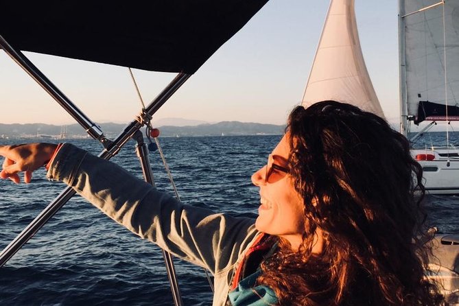 Sunset Sailing Experience w/ Live Spanish Guitar & Spanish Tapas - How personal is the small-group format?
