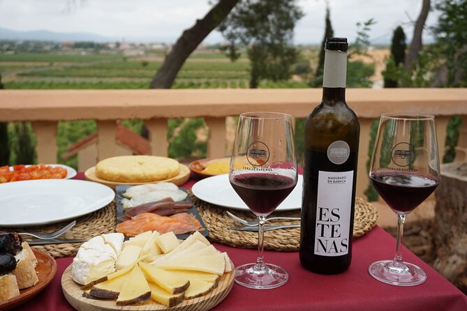 Tapas in the vineyards - Who will enjoy this day most