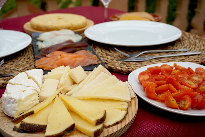Tapas in the vineyards - Two wineries and the story behind the bottle