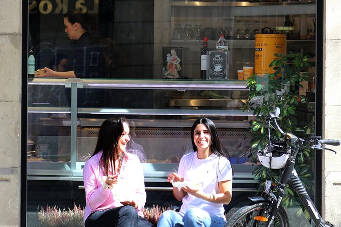 Tapas Tasting Bike/E-Bike Tour in Barcelona - Five-minute views along the Mansana de la Discordia