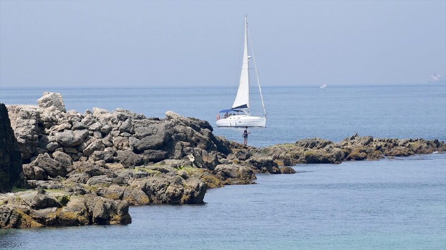 Tarifa: Sailboat Tour, Snorkelling, Tapas & Drinks - Swimming and snorkeling by Isla de las Palomas