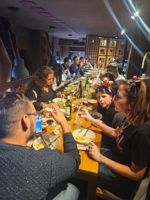 Tasting 3 glasses of wine + 3 tapas - The red wine closes with more weight