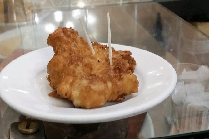 Tasting Madrid: Tapas Private Guided Tour (Customizable) - Meeting your guide in central Madrid