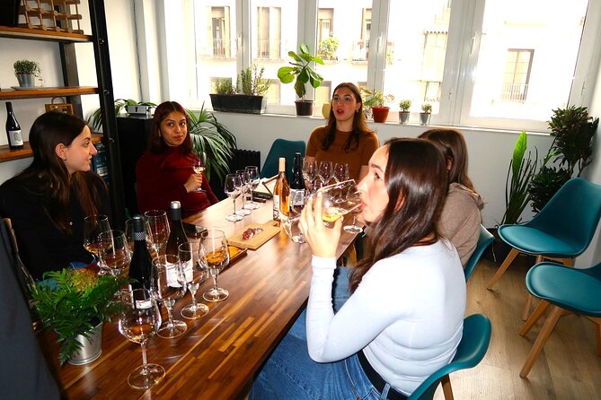 Tasting of 4 Spanish wines in Puerta del Sol Madrid - Cheese, tapas, fruit, and nuts make the difference
