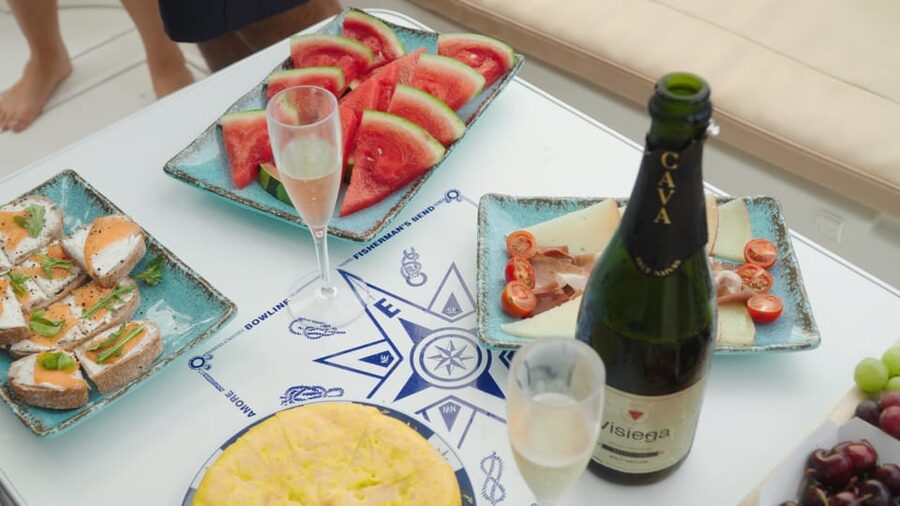 Tenerife: Shared Yacht Cruise with Champagne and Tapas - The return cruise along Tenerife’s coast
