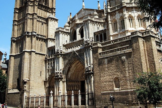 Toledo Tour with Tapas, Wine Tasting and Optional 3 Monuments - Wine and tapas make a useful midday pause