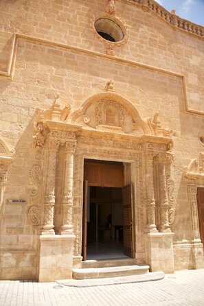 Tour of the beaches of southern Menorca with paella included - At a glance