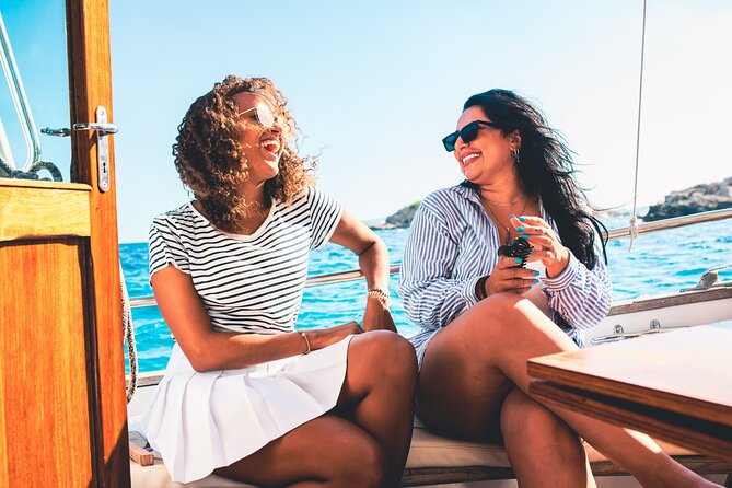 Traditional Mallorquin Llaut Cruise with Tapas and Drinks - What the private format changes