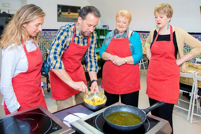 Traditional Paella & Tortilla & Sangria - Cooking paella in a Madrid home