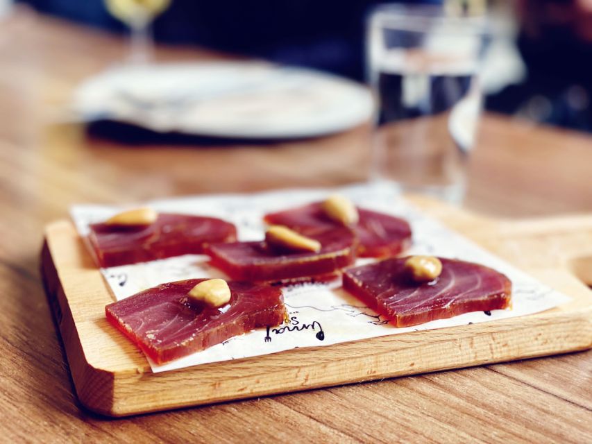 Triana: Authentic Flamenco & Tapas Tour - Dinner with tapas after the show