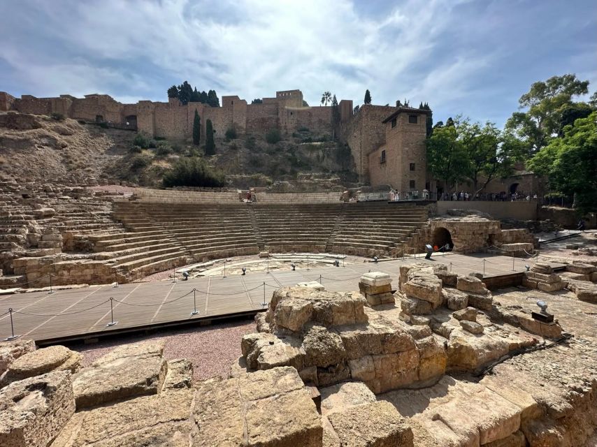 Ultimate Malaga: History and Tapas All Included - A second bar adds local flavor