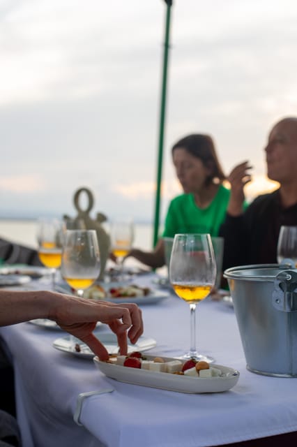 Valencia: Boat Ride with Valencian Wine Tasting & Tapas - The 90-minute boat ride across Albufera Lake