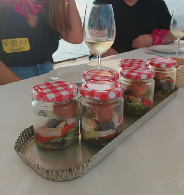 Valencia: Boat trip with Valencian vermouth tasting - The Albufera ride and natural park talk