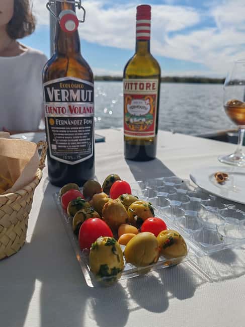 Valencia: Boat trip with Valencian vermouth tasting - Three vermouths, three local profiles