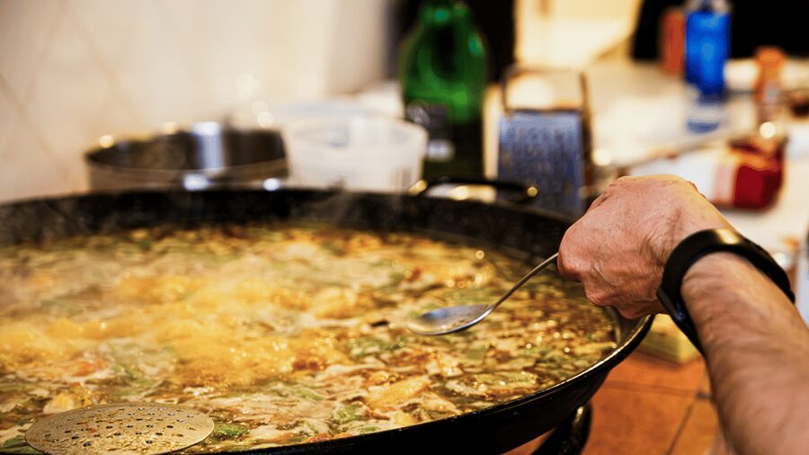Valencia: Cook and dine on your paella, at 7pm - Why cooking paella beats simply ordering it