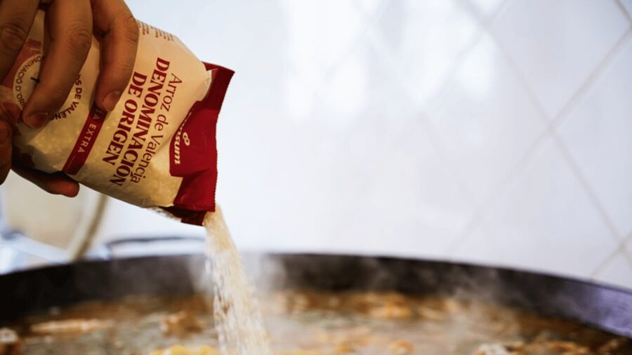 Valencia: Cook your paella (with a purchase at the Russafa market) - Starting at Russafa Market