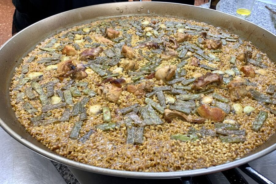 Valencia: Evening Guided Paella Workshop, Tapas, and Drinks - The cooking lesson is hands-on, not a cooking show