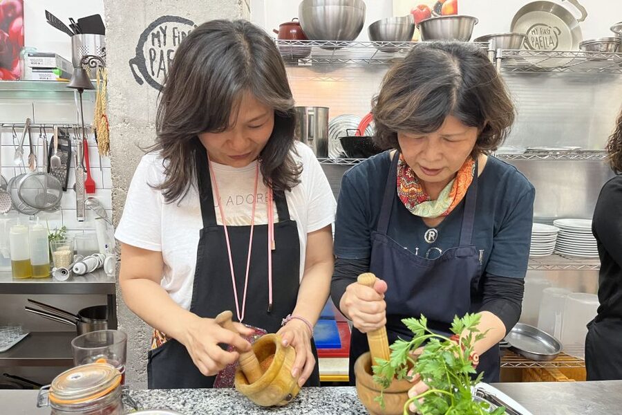 Valencia: Evening Guided Paella Workshop, Tapas, and Drinks - Is $77 a fair price?