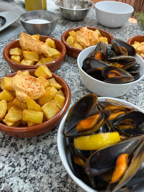 Valencia: Evening Guided Paella Workshop, Tapas, and Drinks - Should you book it?
