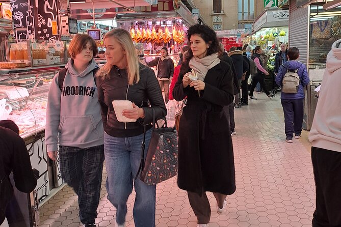 Valencia Food Tour: Tapas, Drinks and Delights with a Local - The walking, group size, and guide style