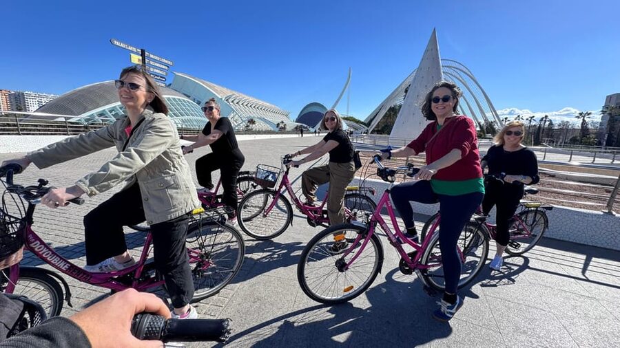 Valencia: Guided Private Bike Tour with Tapas and Drinks - Why This Route Works So Well in Valencia