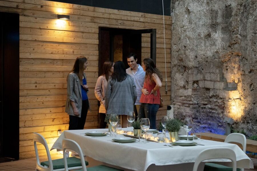 Valencia: Old Town Tour, Wine & Tapas in an 11th c. Monument - Plaza de la Virgen and stories that make the streets memorable