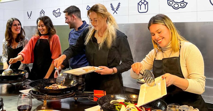 Valencia: Paella Cooking Class with Central Market Tour - A kitchen built for participation