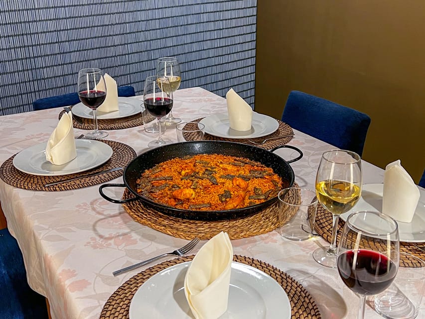 Valencia: Paella Cooking Class with Central Market Tour - Four hours, or three without the market