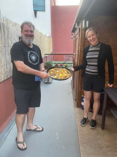 Valencia: Paella Cooking Class with Tapas and Drinks - Learning the method behind Valencian paella