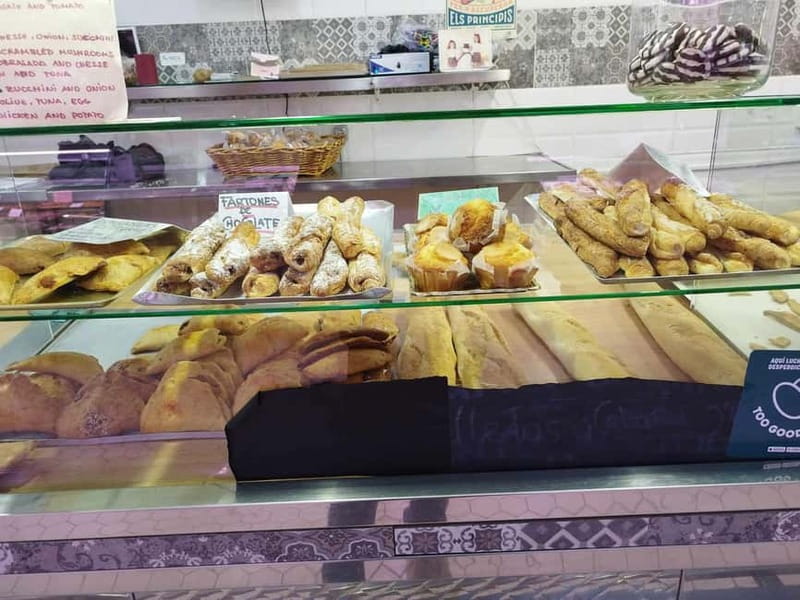 Valencia: Street Food Tour including Paella & Tapas Tasting - Tapas before the final meal