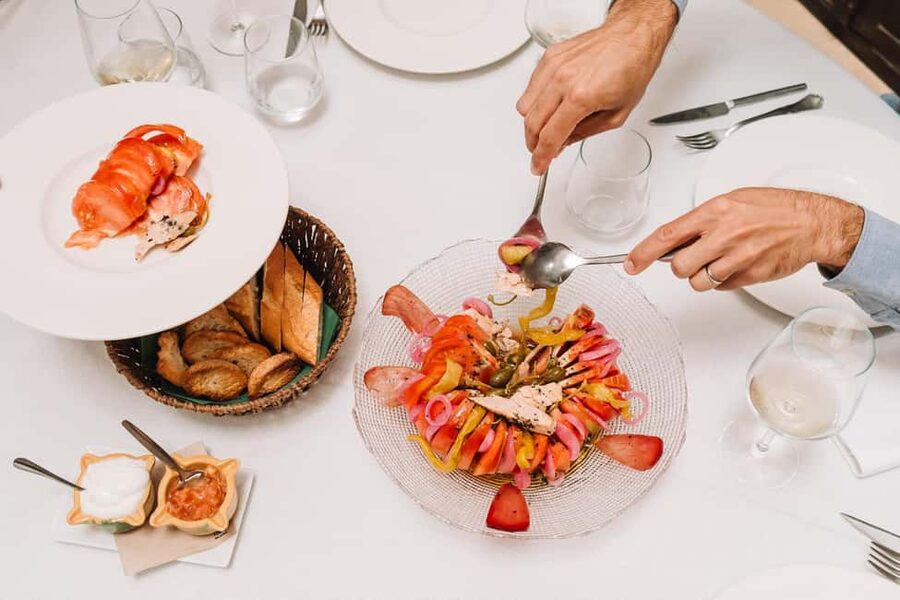 Valencia: Tapas and Drinks Evening Tour - Four stops, one Valencian dinner