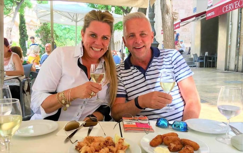 Valencia: Tapas and Sightseeing guided tour - How much food and drink should you expect?