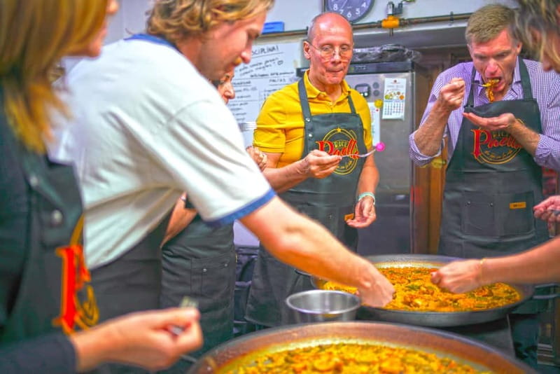 Valencia: Traditional Paella Cooking Class and Dinner - Cooking paella in Valencia’s own kitchen