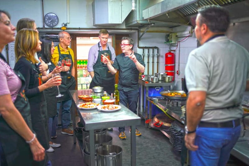 Valencia: Traditional Paella Cooking Class and Dinner - Finding the meeting point at Derecha 2