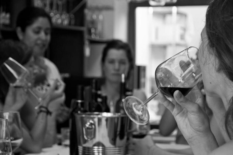 Valencia: Wine Tasting and Tapas Experience - Four Valencian wines, one useful lesson
