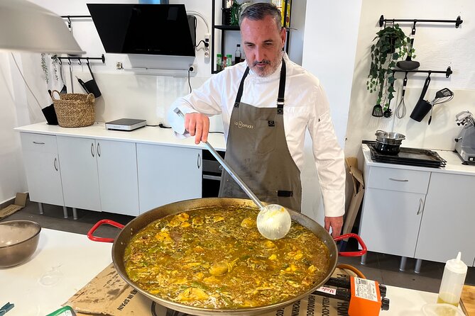 Valencian Paella class with welcome drinks and tapas - The Welcome Drink Sets the Tone