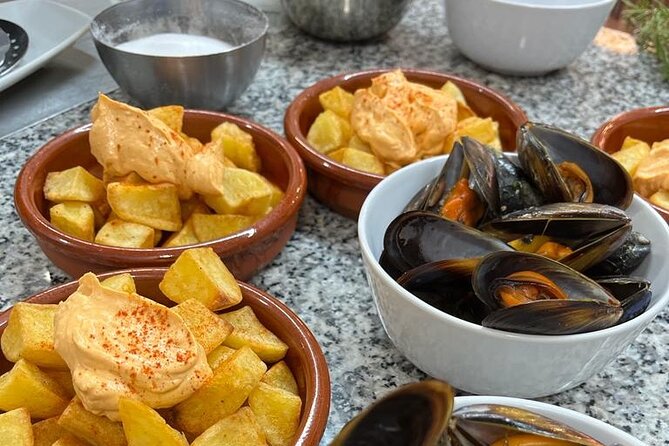 Valencian paella cooking class, tapas and visit to Ruzafa market. - What the atmosphere is really like