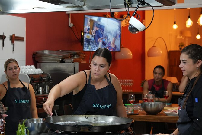 Valencian paella workshop and visit to the Algiros market - From Mercado Algirós to the paella pan