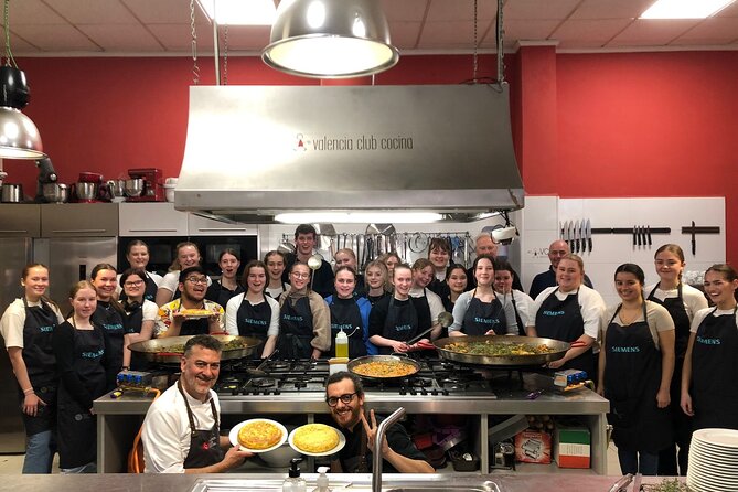 Valencian paella workshop and visit to the Algiros market - What you actually cook