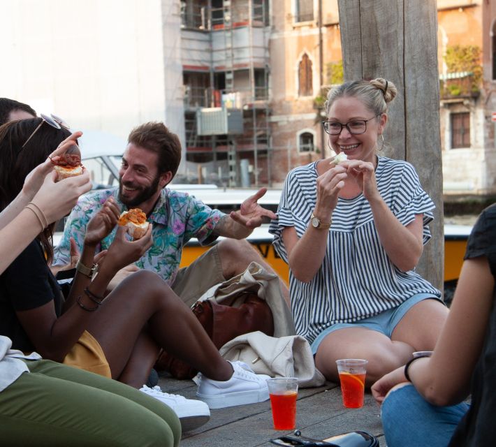 Venice: Local Secrets of Venice Tapas & Wine Walking Tour - Walking through Venice between the bars