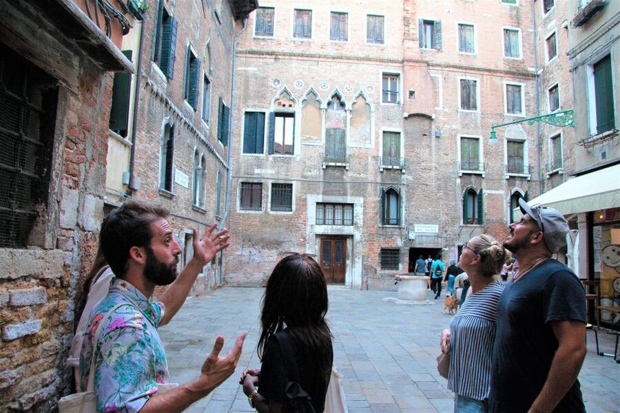 Venice: Local Secrets of Venice Tapas & Wine Walking Tour - The second and later tasting stops