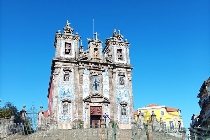 Wine, Tapas and Winery Tour - Rua das Flores and a tavern petisco