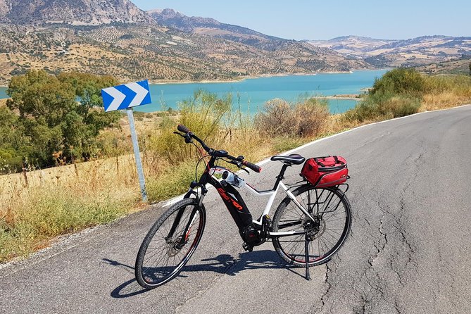 Wine, Tapas & Lake Zahara by e-bike incl Ronda pickup (full day) - A practical way to prepare